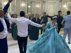 Замок с расписными потолками, павлины в изумрудах: Ставрополье потрясла очередная свадьба цыган 