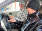 Находчивый пассажир расплатился с таксистом украденными у него же деньгами на Ставрополье