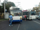 Огромная пробка образовалась после ДТП троллейбуса, маршрутки и "ПАЗика" в Ставрополе