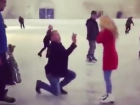 Романтичное предложение руки и сердца на катке попало на видео на Ставрополье 