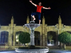 "Герой нашего времени": ставропольцы осудили мужчину, залезшего на фонтан для эпичного фото