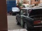 Новый тренд: в Ставрополе дети скручивают колпачки у машин из-за челленджа в TikTok