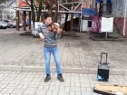 Пронзительный саундтрек из "Реквиема по мечте" исполнил скрипач на улице в Ставрополе