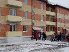 Жители аварийного дома получили ключи от 23 новых квартир на Ставрополье