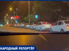В Ставрополе автомобилистам дают лишь 30 минут на заправку, а очереди растягиваются на километр