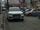 Водитель кроссовера "Ауди" перекрыл выезд с парковки в Ставрополе