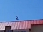Опасные трюки школьника на крыше многоэтажки попали на видео под Ставрополем 