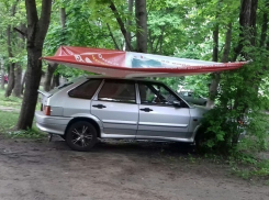 Оригинальные способы уберечь свои авто от града изобретают водители Ставрополя