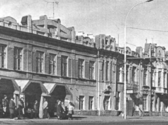 «Из двух зданий – в одно, из гостиницы в коммуналку»: история гостиницы «Коммерческой» в Ставрополе