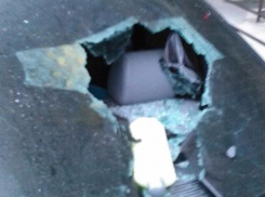 Дорогой BMW разбил упавший из окна шампунь в Ставрополе