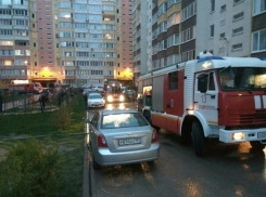Семнадцать человек тушили пожар в квартире Ставрополя