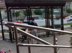 Молодей человек отбирал деньги у инвалида-колясочка в Кисловодске