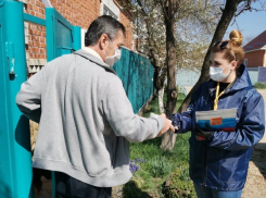 Ставропольские волонтеры помогли уже более 100 маломобильным гражданам и пенсионерам