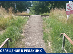«Ночью опасно переходить»: в Михайловске переход через железнодорожные пути был полуразрушен