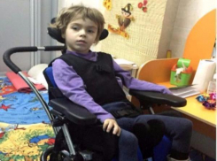 Девятилетняя Снежана с диагнозом ДЦП и ее мама продолжают верить в чудо