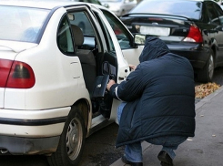 Больше двух миллионов рублей украли воры из дорогих авто на Ставрополье
