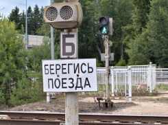 Электричка насмерть сбила человека у Боргустанского шоссе в Ессентуках