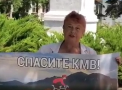 Ставропольчанка провела одиночный пикет против инсинуаций чиновников вокруг Кавминводского велотерренкура