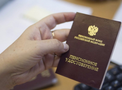 Государственным и муниципальным служащим повысили пенсионный возраст