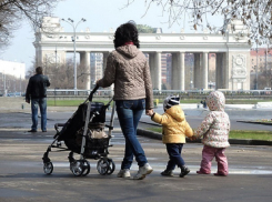 Сколько должны получать семьи за третьего ребенка, рассказали власти Ставрополя