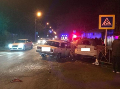 Молодой водитель пострадал при столкновении двух легковушек в Ставрополе