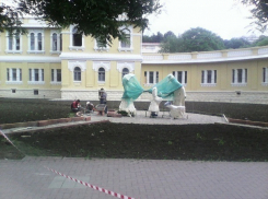 Неуместными посчитали новые скульптуры перед Нарзанными ваннами в Кисловодске