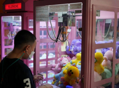 Деньги до добра не доводят: ставрополец застрял в денежном автомате в Сочи