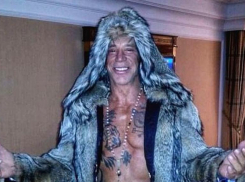 Голливудского актера Микки Рурка заметили в шубе от мастерицы из Ставрополья