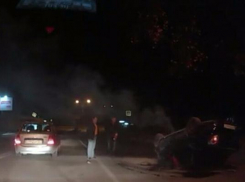 Из-за случайной гонки двух автомобилей один перевернулся и загорелся в Пятигорске