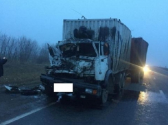 Пассажир КамАЗа погиб в страшном ДТП с грузовиком на Ставрополье