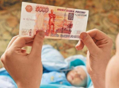 Госдума приняла в первом чтении проект продления беззаявительных выплат на детей до трех лет 