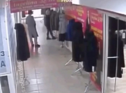 Курьезная кража норковой шубы попала на видео в Пятигорске 