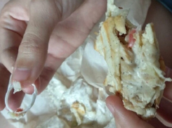 Пластмассовое кольцо в заказанной шаурме досталось жительнице Невинномысска 