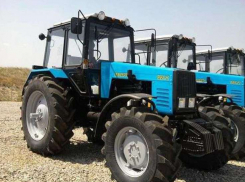 На Ставрополье чиновник требовал взятки за то, чтобы выдать права на управление тракторами