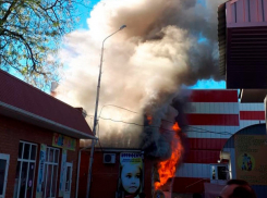 Магазин детских товаров загорелся на городском рынке в Изобильном
