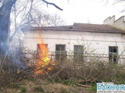 На Ставрополье потушили горящий дом