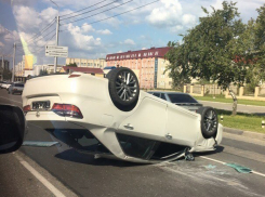 Крупная авария с перевернувшейся «Тойотой» и «Грантой» произошла в Ставрополе