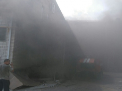 Крупный пожар на складе произошел в районе Ставрополья