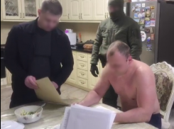 Замначальника полиции Лермонтова арестовали за взятку в 3 миллиона рублей от мигрантов