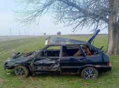 Машина с 2-летним ребенком и взрослыми перевернулась на Ставрополье