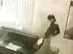 Хитрый мужчина спрятался в магазине, чтобы обокрасть его на Ставрополье