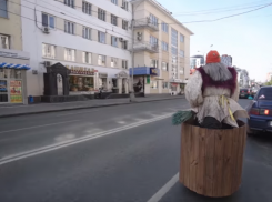 Баба Яга прокатилась на гироступе в Ставрополе