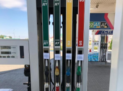 Судебные приставы приостановили работу нескольких заправок