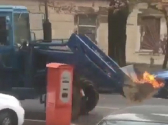 «Призрачный» трактор с пылающим ковшом сняли на видео в центре Ставрополя