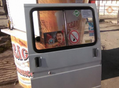 Не выдержала и «лопнула»: толпа людей сломала дверь в маршрутке на Ставрополье