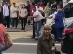 Водитель пассажирской маршрутки в неадекватном состоянии попал на видео в Ставрополе 