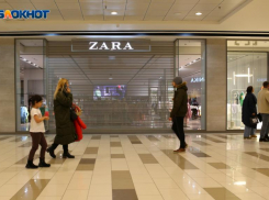 Жители Ставрополя массово распродают одежду из Zara после закрытия магазина