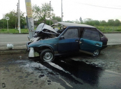 Пьяный ставропольчанин на высокой скорости врезался в электроопору