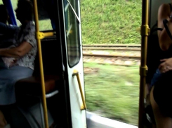 Из-за незакрытой двери полуторагодовалая девочка выпала из автобуса на Ставрополье