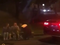 Сильно покореженные после ДТП «семерка» и Audi попали на видео в Ставрополе